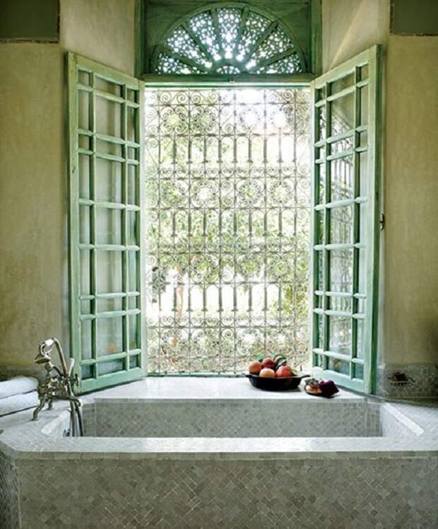 Прекрасный вариант оформления ванной комнаты в зеленом цвете выглядит очень свежо.
