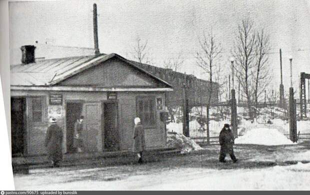 Проходная завода "Калибр", 1932.