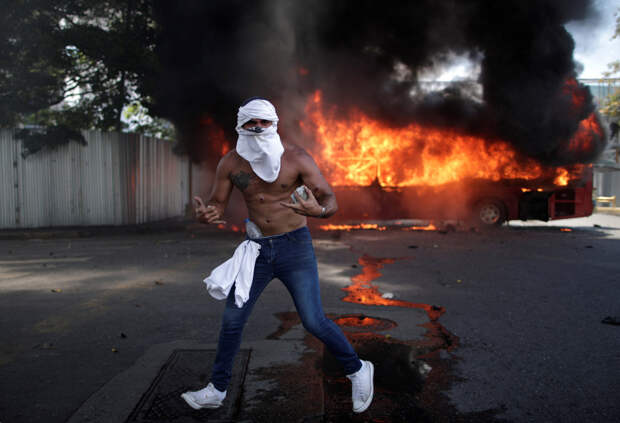 Боевик с камнем, Каракасе, Венесуэла
