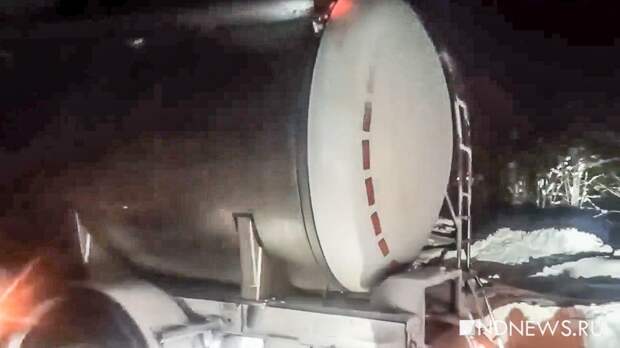 На Урале не знают, когда снимут запрет на вывоз молока в другие регионы – из-за него фермеры сливают молоко в землю