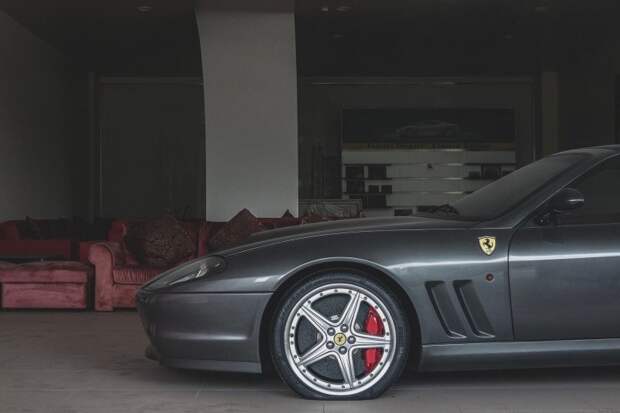 Porsche Carrera GT стоит уже 8 лет: заброшенный дилерский центр суперкаров в Китае