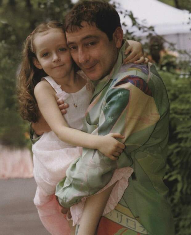 Григорий Лепс показал редкие архивные кадры со своей 24-летней дочерью: фото