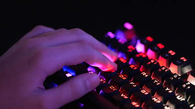 Сахалинские школьники создали фейковое видео и обвинили учителя в педофилии