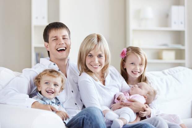 Stock Photo: Happy family Счастливая семья " ALLDAY - народный сайт о дизайне