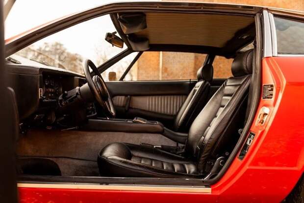 Африканский ураган Maserati Khamsin с тремя вариантами задней части