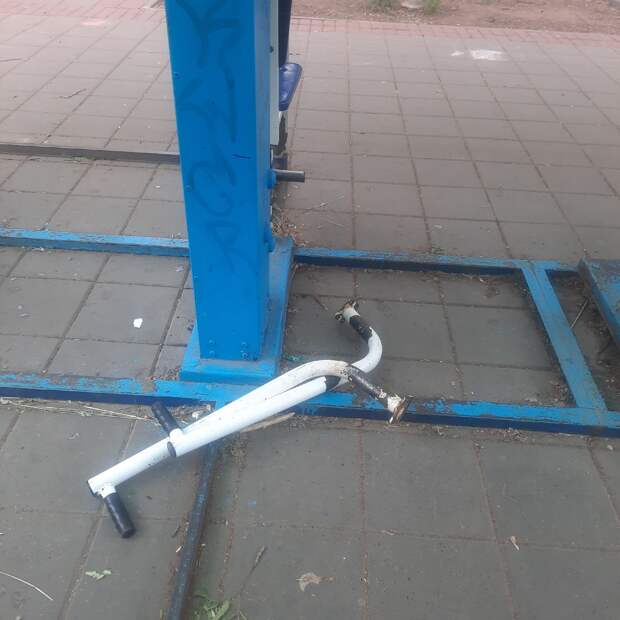 Подрядчик рассмотрит вопрос о целесообразности ремонта спортплощадки в сквере Металлургов в Ижевске