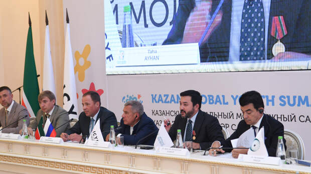 Рустам Минниханов на пленарной сессии II Казанского глобального молодежного саммита: Молодежная политика – приоритет для развития человеческого капитала