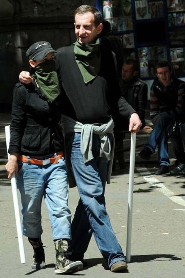 Georgian opposition activists armed with