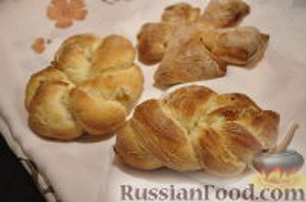 Фото к рецепту: Постные булочки с изюмом