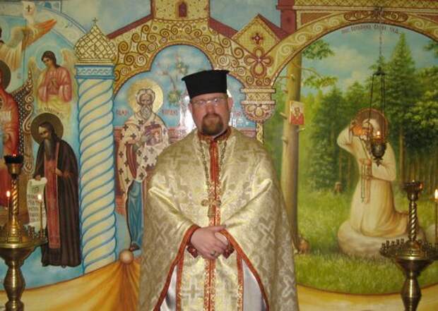 Святоша: Священник из Одессы выставил на аукцион вещи ополченцев, чтобы купить одежду карателям