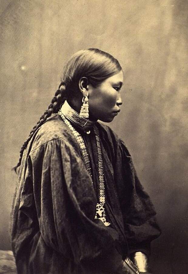 Портрет женщины. Неизвестный автор, 1882-1884 год, Якутская обл., Кунсткамера. 