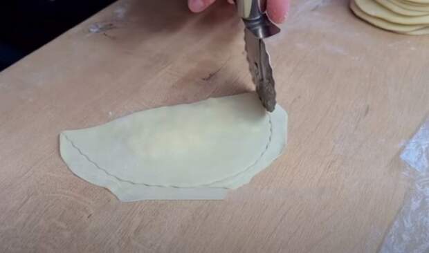 Самое пузырчатое тесто без кипятка. Теперь пирожки и даже чебуреки жарю только так