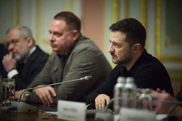 «Шаги военного переворота уже слышны в офисе на Банковой»