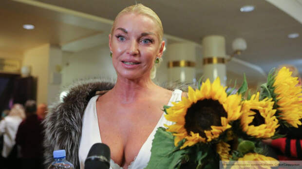 Отдыхающая на Мальдивах Волочкова показала «снежную красоту» в Москве