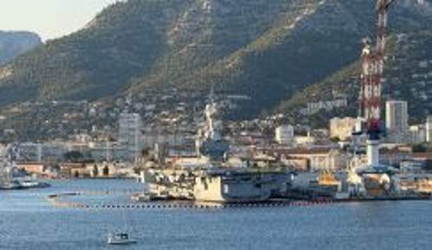 Адмирал Комоедов: Макрон зря послал «Шарль де Голль» в Ормузский пролив. Потопят его иранские береговые батареи