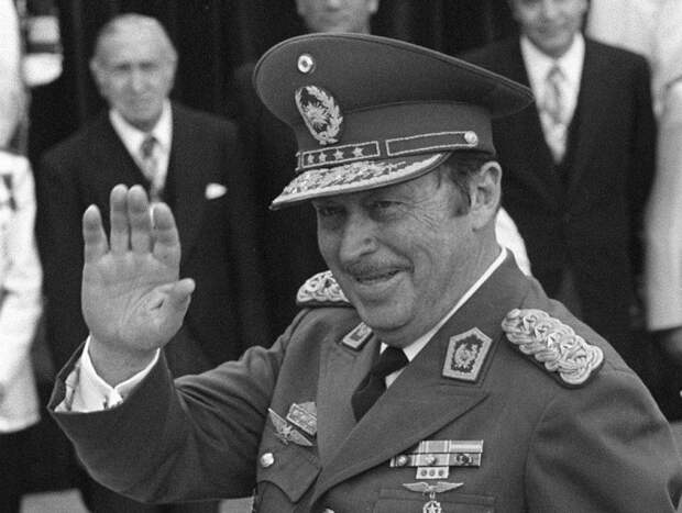 Как в Парагвае увековечили память президента-диктатора Как в Парагвае увековечили память президента-диктатора