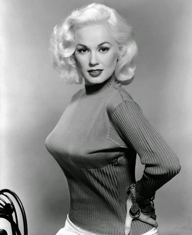 bullet-bra-fashion-vintage-3-5954eba0c0fd1__700.jpg bullet-bra-fashion-vintage-3-5954eba0c0fd1__700.jpg