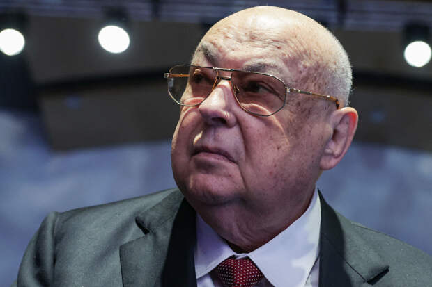 Старейшему депутату Госдумы — 90 лет. Как многолетний зам Лужкова Ресин строил храмы, встречался с Трампом и менял Москву?