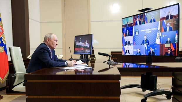 «Символ единства, воли и сплочённости»: Путин назвал историческим выбор крымчан воссоединиться с Россией