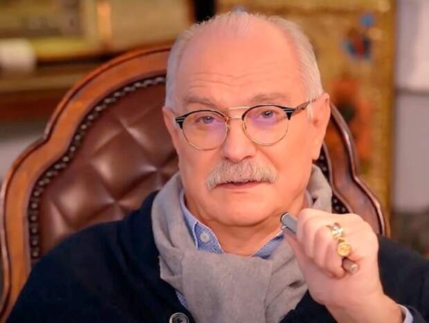 Никита Михалков одной фразой поставил на место знаменитостей, сбегающих из России