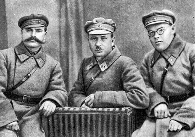 Александр Щербаков (крайний справа). Архивное фото