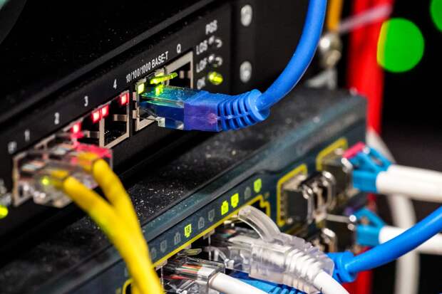 Гладков: власти ищут компромисс при отключении интернета в приграничье