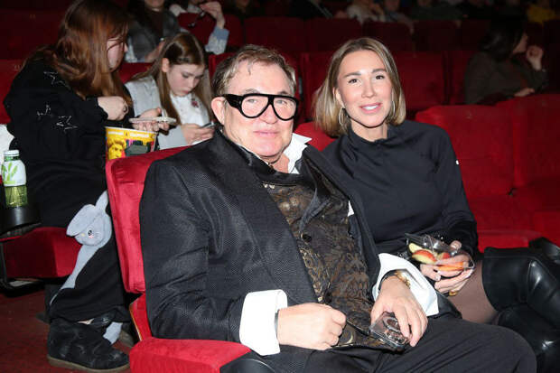 После Бузовой и сердечек: с кем Дмитрий Дибров скрывался в кинозале