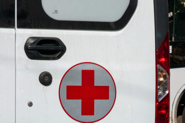 Российские медики более километра несли пациента при штормовом ветре и метели