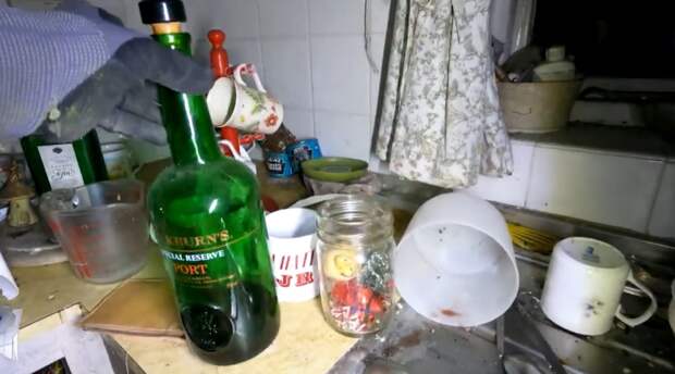 10 фото из заброшенного дома, хозяева которого в ужасе сбежали, оставив все вещи, которые заставят вас содрогнуться
