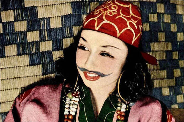 Улыбки женщин Айну