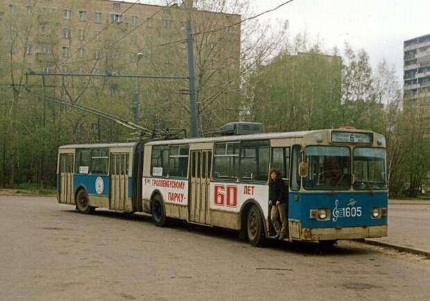 35 выразительных фото про Россию в дикие 90-е