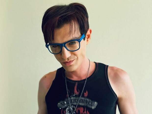 Исхудавший, больной, но счастливый от встречи: ведьмы Якубович и Егорова навестили Шепса в больнице