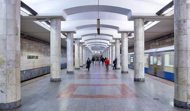Путевые стены отремонтируют на четырех станциях городского метро