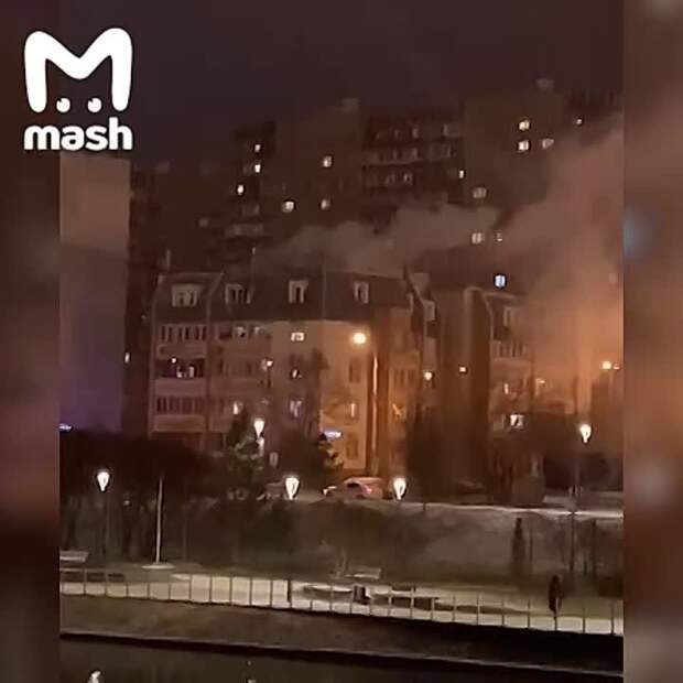 Кадры пожара в доме Марины Хлебниковой.
Первой спасателей вызвала дочь певицы,...