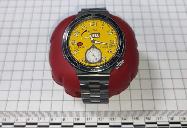 Незадекларированные часы за ₽12 млн нашли таможенники у водителя из Польши