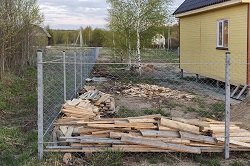 Забор из сетки-рабицы