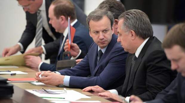 Дворкович заявил о прячущихся от российской делегации в Давосе американцах