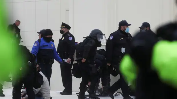 CNN: два взрывных устройства обезврежены в центре Вашингтона