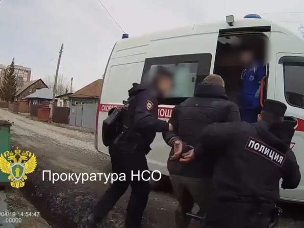 Нетрезвый сибиряк напал на приехавших по вызову полицейских