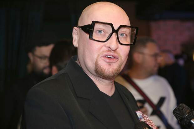 «Подарила брошь дома Романовых»: Шура назвал самый ценный подарок от фанатов