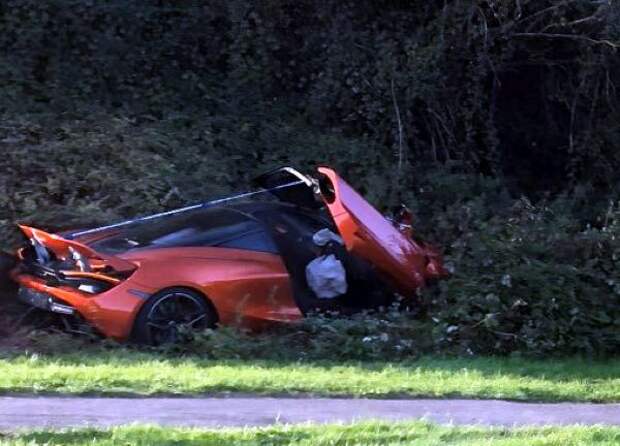 Водитель не совладал с прытким и мощным суперкаром McLaren стоимостью 324 000 долларов