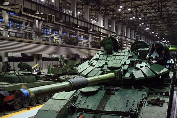 За 4 года выпуск танков в РФ увеличился в 2,2 раза, авиатехники - почти в 5 раз