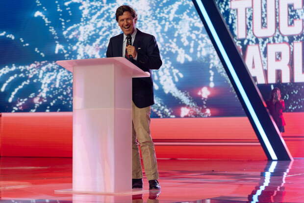 Такер Карлсон пожелал Европе удачи в победе над Россией и захохотал