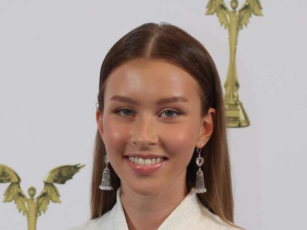 16-летняя Аня Пересильд рассказала, зачем ей психолог и почему мама не поможет