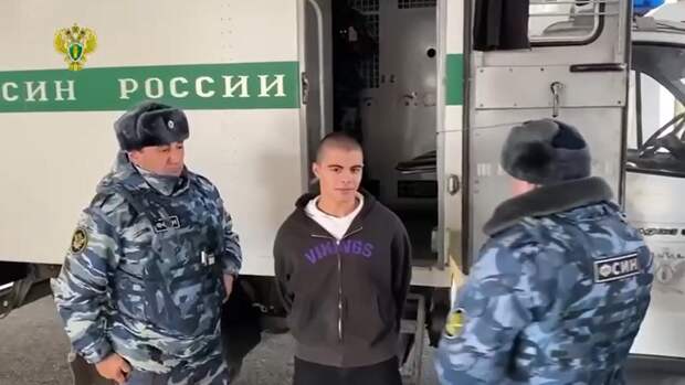 Турал Мамедов перед заседанием суда.