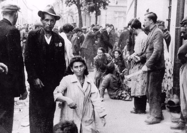 30 шокирующих фотографий львовских погромов 1941 года