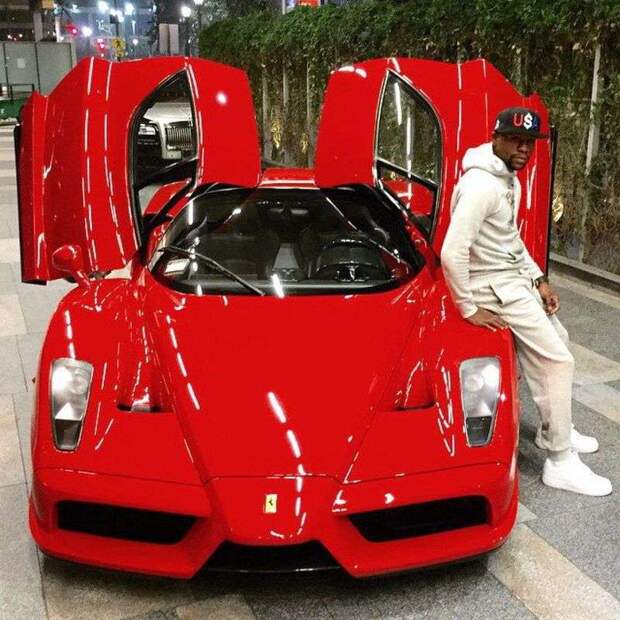 Мейвезер дарит свой Ferrari за успешные ставки на НБА