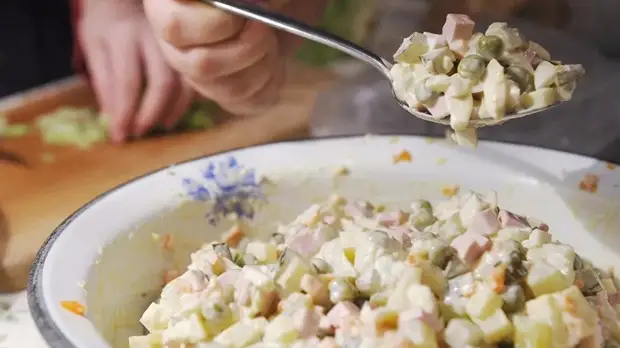 Диетолог Тутельян напомнил о вреде чрезмерного употребления салата оливье