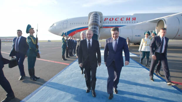Путин прилетел в Астану накануне саммита ШОС