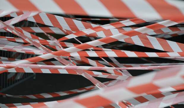 Опасная промоина образовалась у пешеходного моста в Петрозаводске